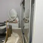اللبيع غرفه نوم نضيفه جدا  ابيض  مع الدولاب سحب الدرج