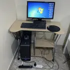 كمبيوتر مع الطاولة لبيع