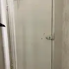 باب حديد ثقيل