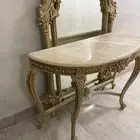 مراية نظيفة مع طاولة تصميم امريكي تنفع مدخل البيت