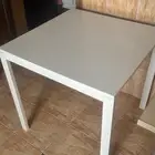 طاولة ايكيا جديده بدون كراسي ب 300