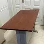 طاوله مكتبيه و تنفع قيمينق
