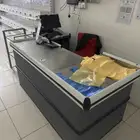 طاولة كاشير وجهاز كمبيتو