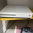 اكس بوكس ون فاضيه وا خاليه من الخدوش وا المساحه ون تيرا