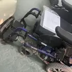 كرسي كهربائي متحرك لذوي الاحتياجات الخاصه شفاهم الله وعافهم