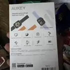 ساعة اكترونية و سماعة بلوتوث