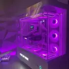 تجميعة كمبيوتر احترافية باللون الأبيض