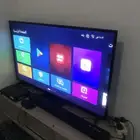 شاشة كلاس برو وطاوله ل الشاشه و ساوند بار سوني للبيع