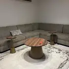 كنب فرشه وطاوله وطاولة تلفزيون
