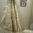 فستان عرايس مع الجيبون والطرحه والمسكه