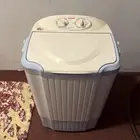 غسالة عادية تعمل بشكل جيد ثلاثة كيلو