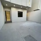 للبيع شقق دور أرضي مع حوش ومدخل سياره وشقق روف أحد رفيده