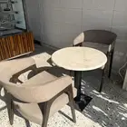 كراسي وطاولات للبيع
