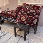 للبيع اللي واضح بصورة من غير 2 كراسي و طاولة