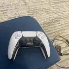 يد سوني فايف مسنخدمه نظيفه ما فيها ولا خراب