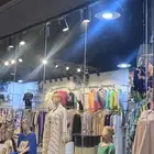 محل ملابس للتقبيل بالسوق الداخلي