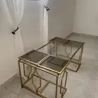 طاولة مع اربع خدمه