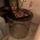 طاولات وكومدينة و كرسي كنب هزاز و مرجيحة