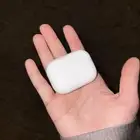 ساعه ابل جديد ماستعمل مع كامل اغراضه