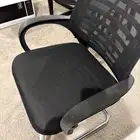 كرسي اسود مريح للبيع