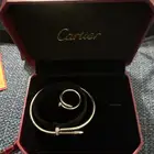 اسواره وخاتم كارتيرا مع اغراضها