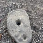 حجر تراثي عليه صورت آدمي