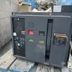 للبيع   3 قواطع كهربائية هوائية رئيسية 2000 أمبير   Schneide