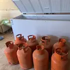 8 أسطوانات غاز وثلاجة مقاس 24 قدم