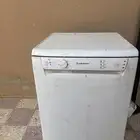 غساله صحون شريناها ولله ماحد ستخدمها لان مالها مكان