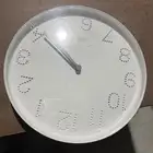 ساعات حائط السعر 10 ريال بحالة ممتازه