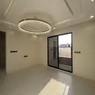 للبيع شقة ببلكونة ودرج داخلي للسطح قرب منتزه المطآر بأبها