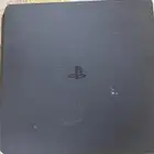 سوني 4 للبيع مايشكو من شي نضيف مع يده وسماعه وفي دركسون معه