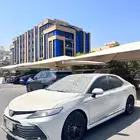 تويوتا كامري 2024 قراندي هايبرد اصدار 40 عام اصفار لوحة