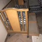 سرير مواليد كامل ويوجد صناديق بيبسي