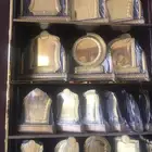دروع تذكارية وسيوف