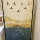 لوحة مع تعليق عبايات