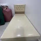 سرير بيج نظيف مع تغليفه