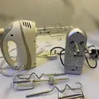 معي 2 مضرب خلاط يدوي كهربائي شغالات ومستعملات.. للبيع ب30