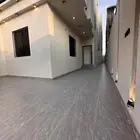 للبيع شقه دور ارضي بحوش تشطيبvipاحدرفيده موقعها وسعرها مميز