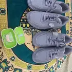 ملابس بناتي احذيه سماعه وحده. ثوب ولادي. آلة فشار
