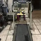 سير كهربائي للمشي والهرولة والجري.