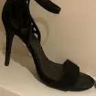 كعب اسود ناعم ماركه نيو لوك