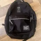 شنطه ظهر لون اسود شبه جديده