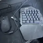 طاوله قيمنق مضيئه وملحقات