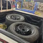 للبيع اربعه جنوط مقاس 16كفرها موجود فيها بس ثنتين ماسحه