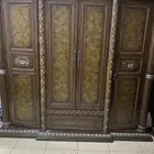سريرين مع المراتب و دولاب بحاله ممتازة