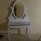 طاولة تسريحة