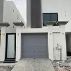 اللابيع شقه ارضيه حوش وكراج في حي الندى جديده