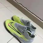 حذاء رياضي مقاس 45