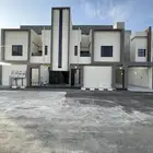 للبيع ادوار ارضيه بحواش وسيعه من 600 الف باالمحاله ح الزهور